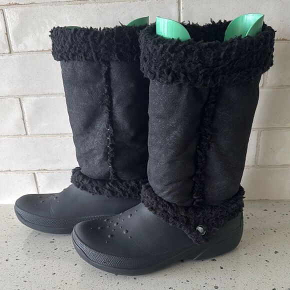 CROCS NADIA Black Rubber Sherpa Faux Fur Lined Pull On Boots Women’s Size 10 GUC - Picture 1 of 12